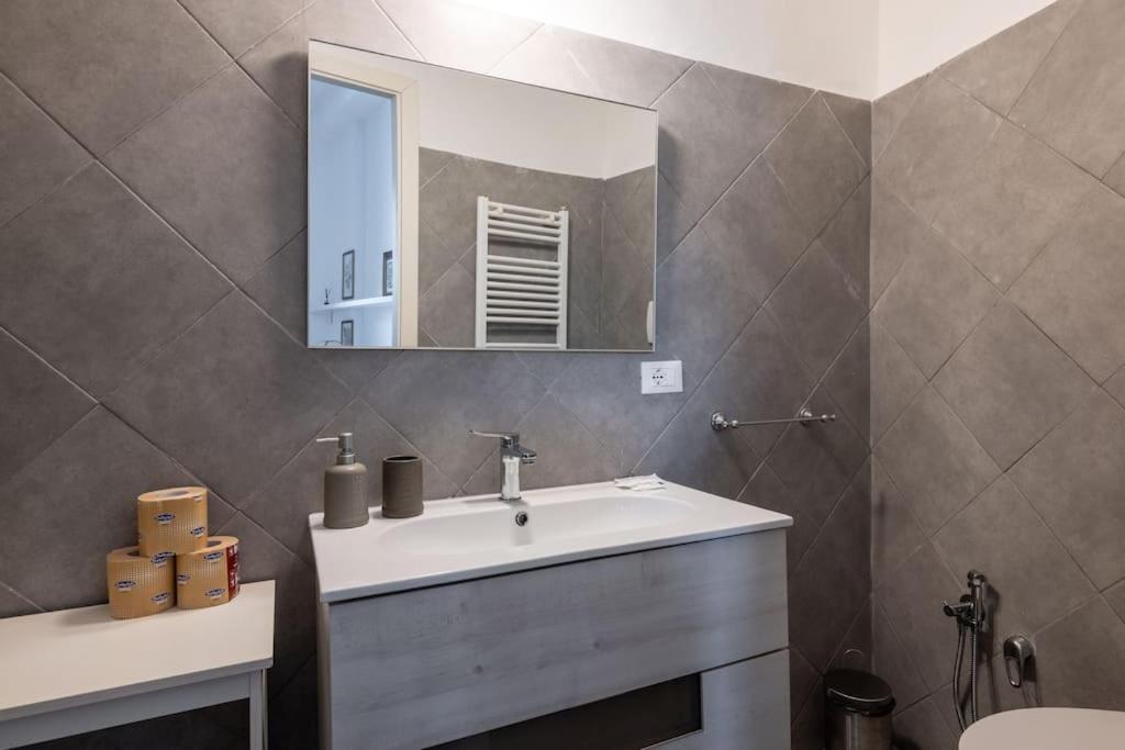 Colosseum Charming Apartment Roma Ngoại thất bức ảnh